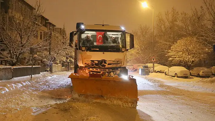 Başkan Palancıoğlu gece gündüz sahada