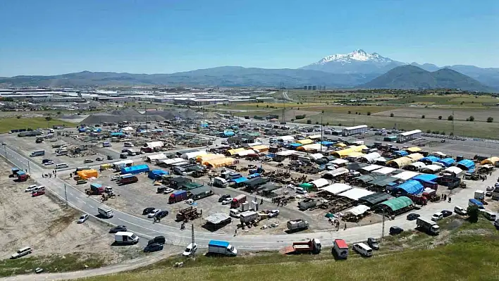 Başkan Palancıoğlu kurban pazarını inceledi, büyükbaş pazarlığı yaptı