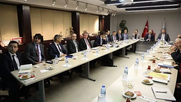Başkan Palancıoğlu'ndan büyükşehire 2020 yılı yatırım sunumu