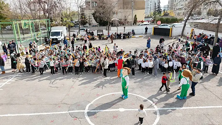 Başkan Palancıoğlu'ndan çocuklara sürpriz