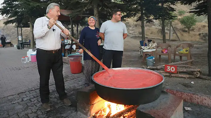 Başkan Palancıoğlu salça kaynattı