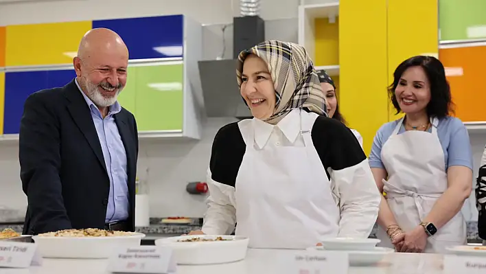 Başkan ve eşinden sürpriz lezzet: Bakın mutfakta ne yaptılar!