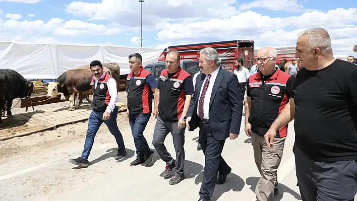 Başkan ve Müdür pazarda buluştu... Son hazırlıkları yerinde incelediler