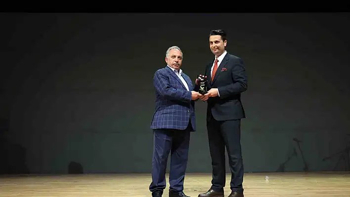 Mustafa Yalçın'a onur ödülü