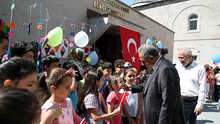 Başkan Yalçın'dan dondurma ikramı