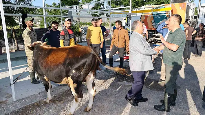 Başkan Yalçın, vatandaşın bayram sevincine ortak oldu...