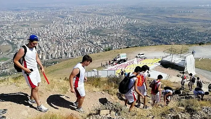 Basketbolcular 30 Ağustos Zafer Bayramı için zirve tırmanışı yaptı