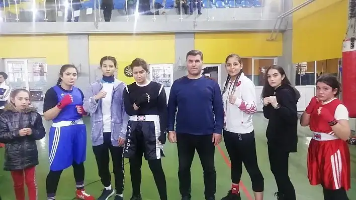 Bayanlar Boks Kayseri İl Şampiyonası bugün sona eriyor