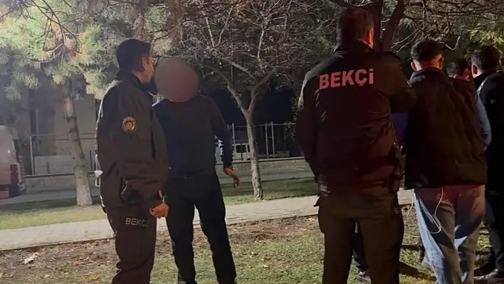 Bekçileri görünce panikledi! 'Ben şoför değilim' dedi ama ehliyeti...