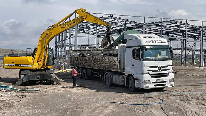 Belediye hurdalardan milyonlar kazandı