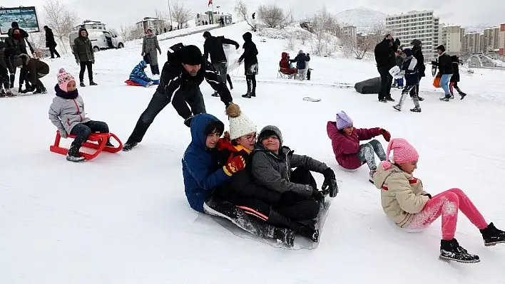 Beleştepe'de kızak keyfi
