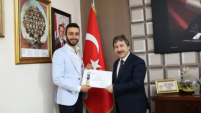 Benli'den hastayı sırtında taşıyan sağlık personeline teşekkür belgesi