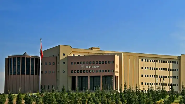 Besiciler çaresiz rektör düğmeye bastı