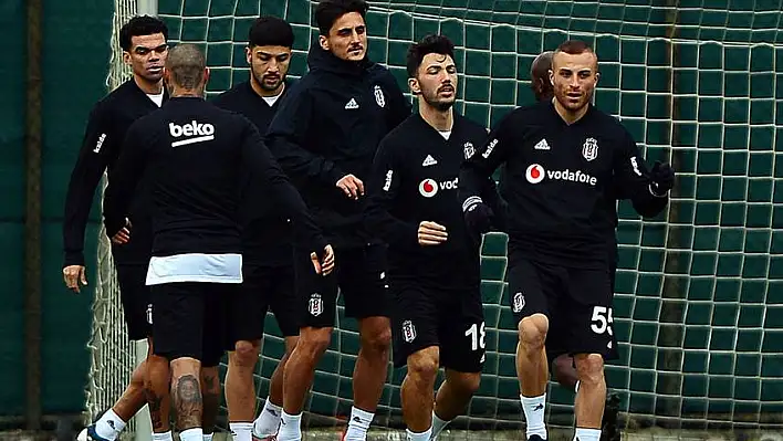 Beşiktaş, Kayserispor hazırlıklarını yağmur altında sürdürdü 