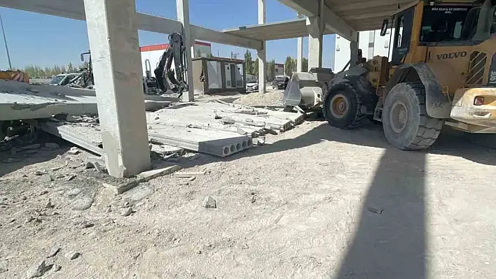 Beton kirişin altında kalan işçi hayatını kaybetti