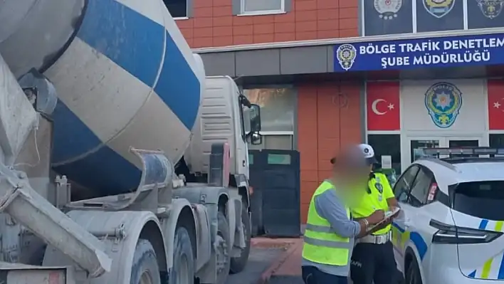 Beton mikseriyle yola tehlike saçtı, cezası ağır oldu