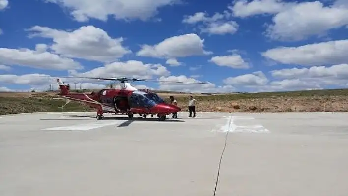 Beyin kanaması geçiren yaşlı kadının imdadına hava ambulansı yetişti