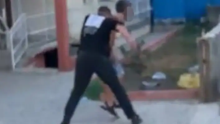Karnından bıçaklandı ama vazgeçmedi: O kaçış anları kamerada!