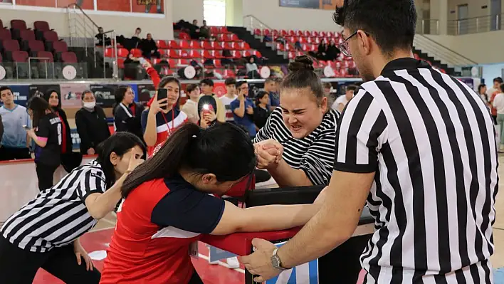 Bilek güreşi heyecanı başladı