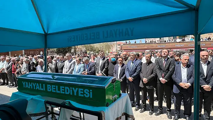 Bir döneme damgasını vurmuştu! Eski Başkan Kayseri'de son yolculuğuna uğurlandı