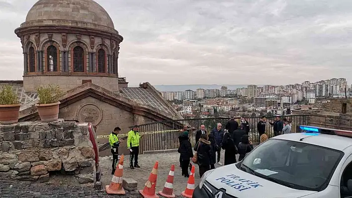 Talas'ta oldu! İçinde öğretmenlerin olduğu araç...