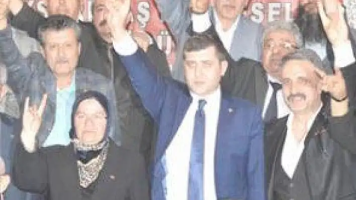 'BİR YANDAN ÇALIYORLAR, BİR YANDAN BÖLÜYORLAR'