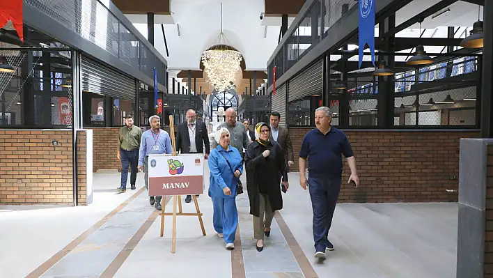 Böhürler, Kayseri'nin yeni çarşısını gezdi!