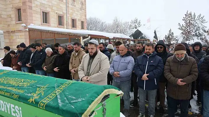 Eski eşi tarafından öldürülen kadın toprağa verildi