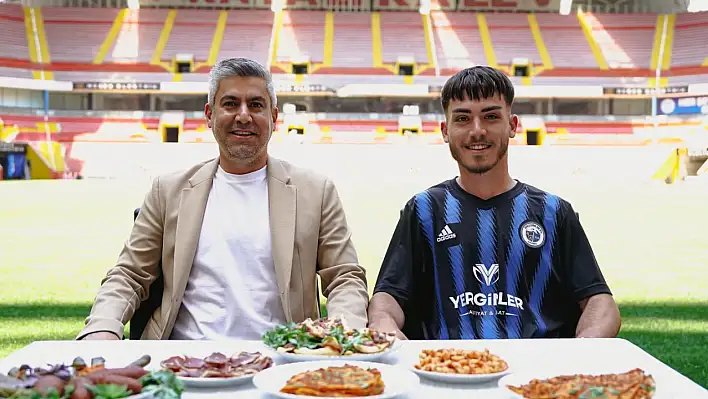 Bu da oldu! Kayseri'de yeni transfer için sahaya sofra kurdular, pastırmalı, mantılı, yağlamalı transfer duyurusu