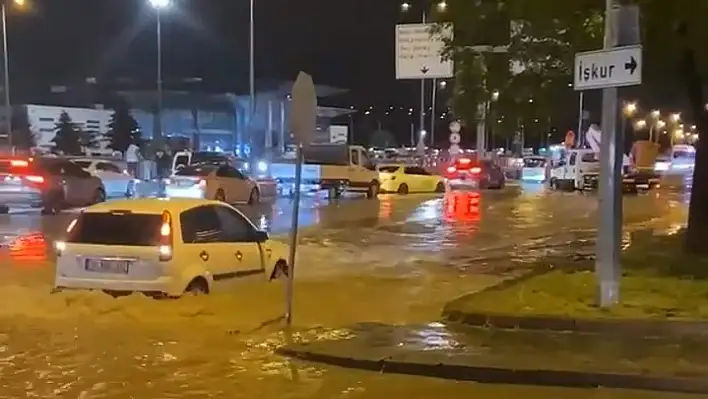 Bu görüntüler sonrası muhalefet belediyeleri hedef aldı: 'Otur! Alt yapı sıfır!'