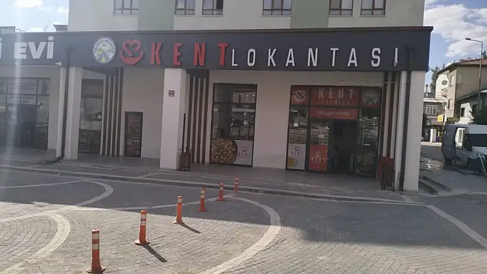 Bu lokanta günde 2 saat açık: 50 TL'ye 4 çeşit yemek