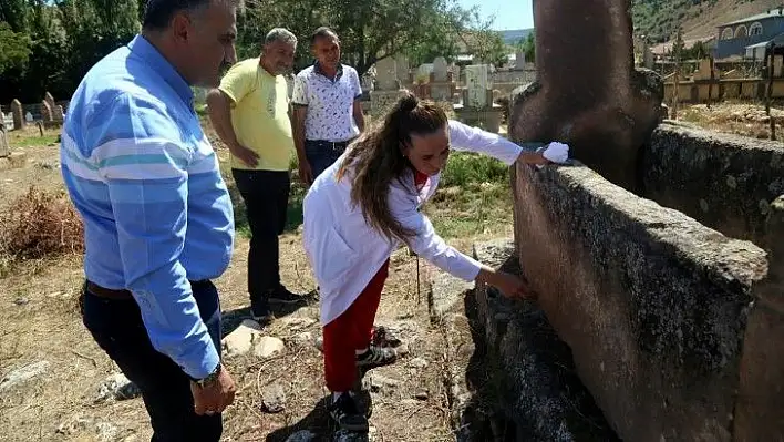 Bu mezarlar tarihe ışık tutuyor