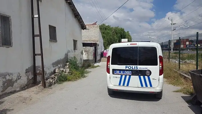 Bunalıma giren şahıs kendini ağaca astı
