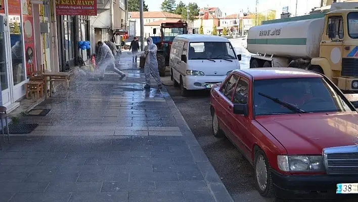 Bünyan Belediyesi cadde ve sokakları sabunlu suyla yıkadı
