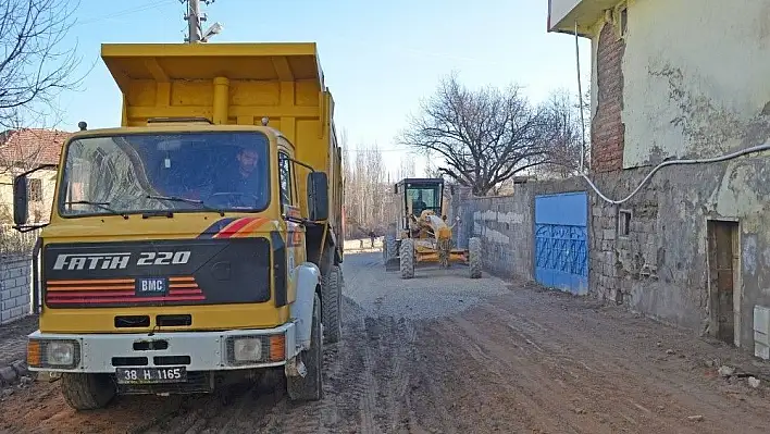 Bünyan Belediyesi yol bakım onarım çalışmalarına devam ediyor