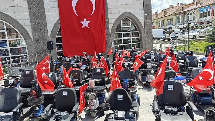 Bünyan'da akülü araçlar sahiplerine teslim edildi