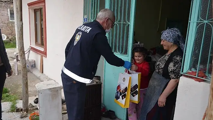 Bünyan'da çocuklara 23 Nisan hediyesi