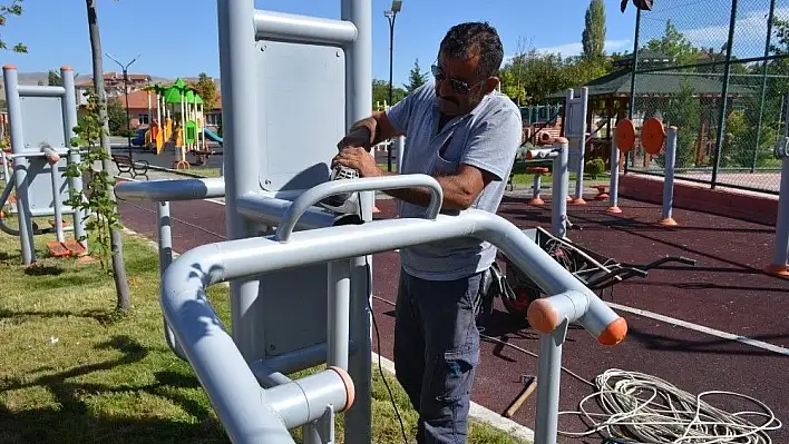 Bünyan'da park ve yeşil alanlarda sonbahar hazırlıkları başladı
