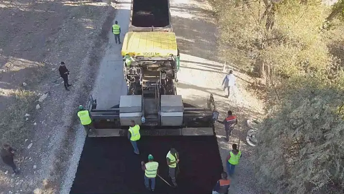 Bünyan'da o yol yenileniyor...