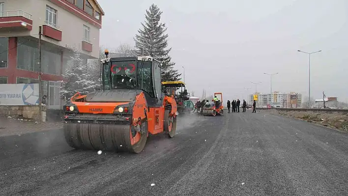 Bünyan'da karla mücadele devam ediyor