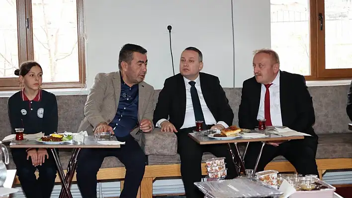 Bünyanlı öğrenciler Gazze ve Doğu Türkistan için el ele verdi