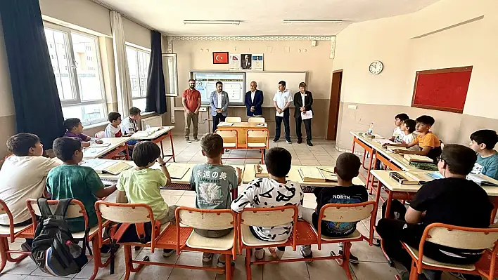 Burada sadece ders yok okçuluk, yüzme, gezi, pamuk şeker ve dondurma da var