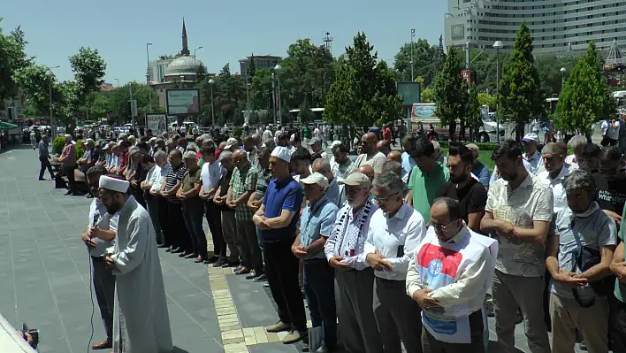 Bürüngüz Camii'nde gıyabi cenaze namazı