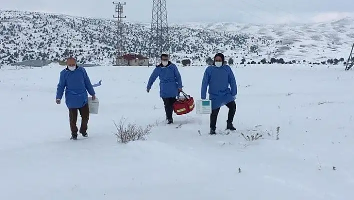 Tüm zorlukları korona virüsü yenmek için aşıyorlar