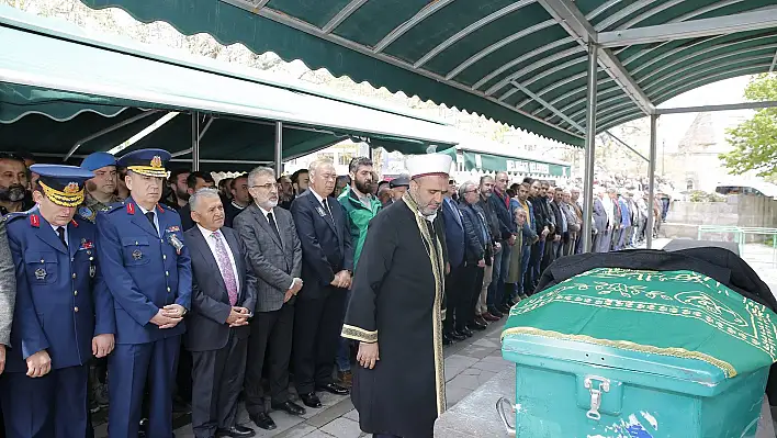  Büyükkılıç, mesai arkadaşını son yolculuğuna uğurladı
