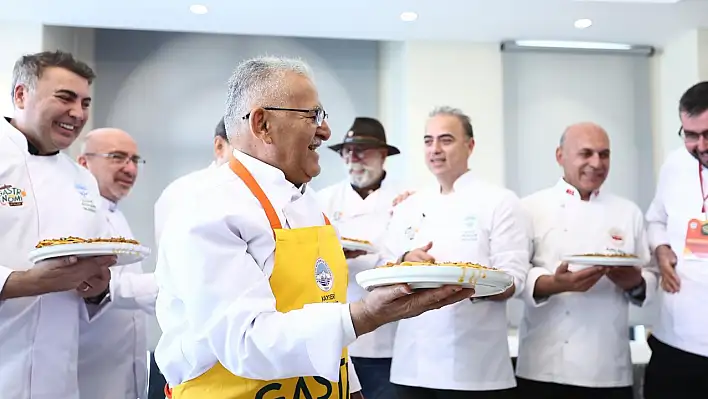 Büyükkılıç mutfağa girdi: Ünlü şeflerle bakın ne yaptı