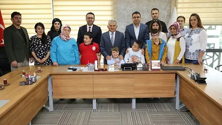 Büyükkılıç, 'Sosyal Belediyeciliği Önemsiyor, Değer Veriyoruz'
