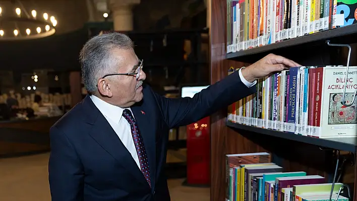 Büyükkılıç'tan gençlere çağrı: Her gün en az bir sayfa!