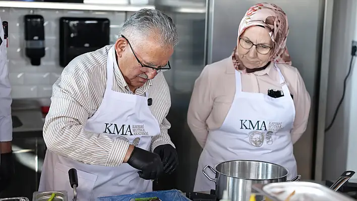 Büyükkılıç'tan gençlere müjde: Öğrenci alımına başlıyor, burs ve destek geliyor!