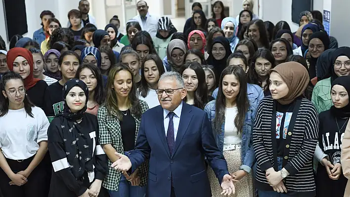 Büyükkılıç'tan öğrencilerin yüzünü güldürecek destek